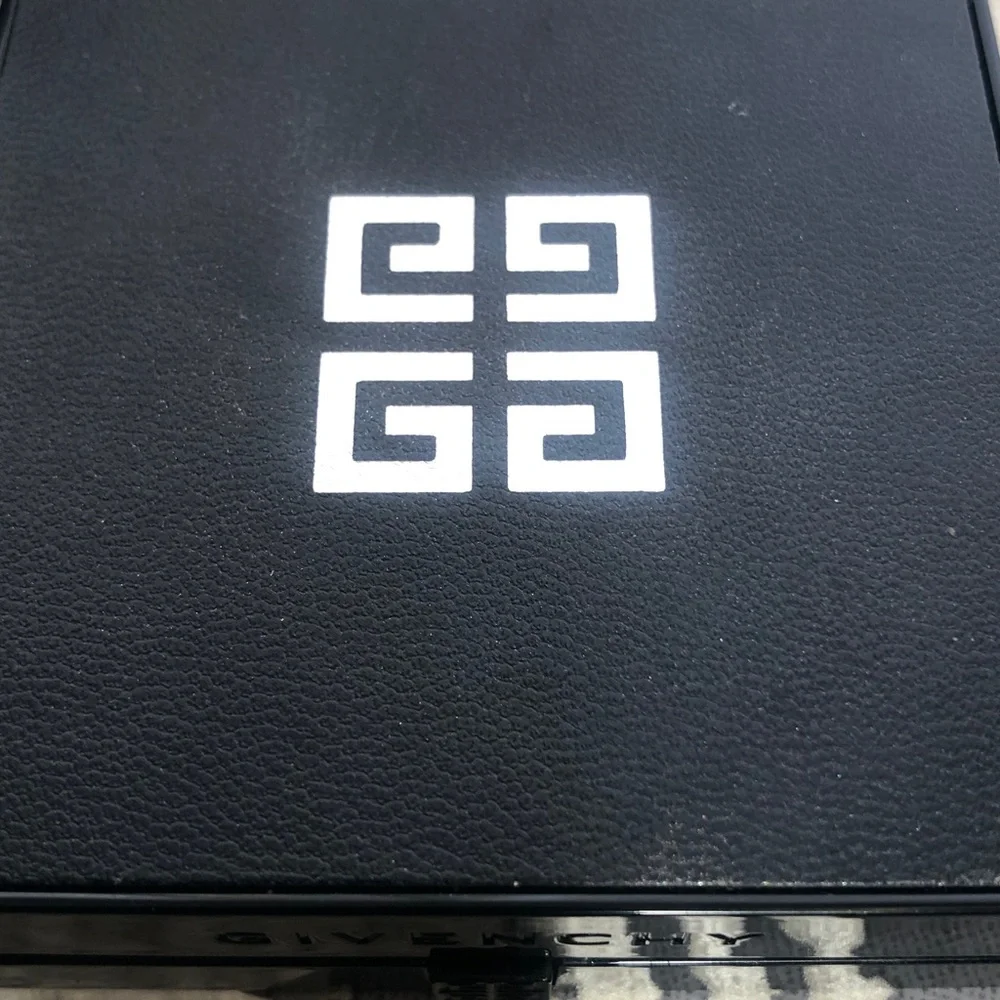 Givenchy prisme libre pressed powder just swatched like new with box